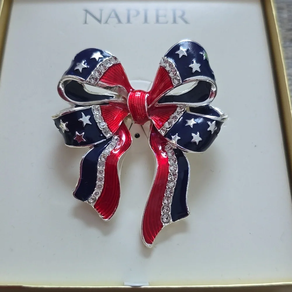 NAPIER BRAND WOMENS BEAUTIFUL  AMERICAN PATRIOTIC BOW FASHION JEWELRY PIN BROOCH